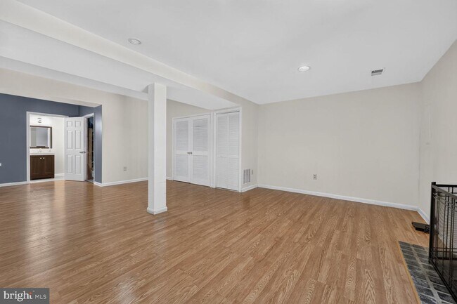 Building Photo - 5619 Ridge View Dr