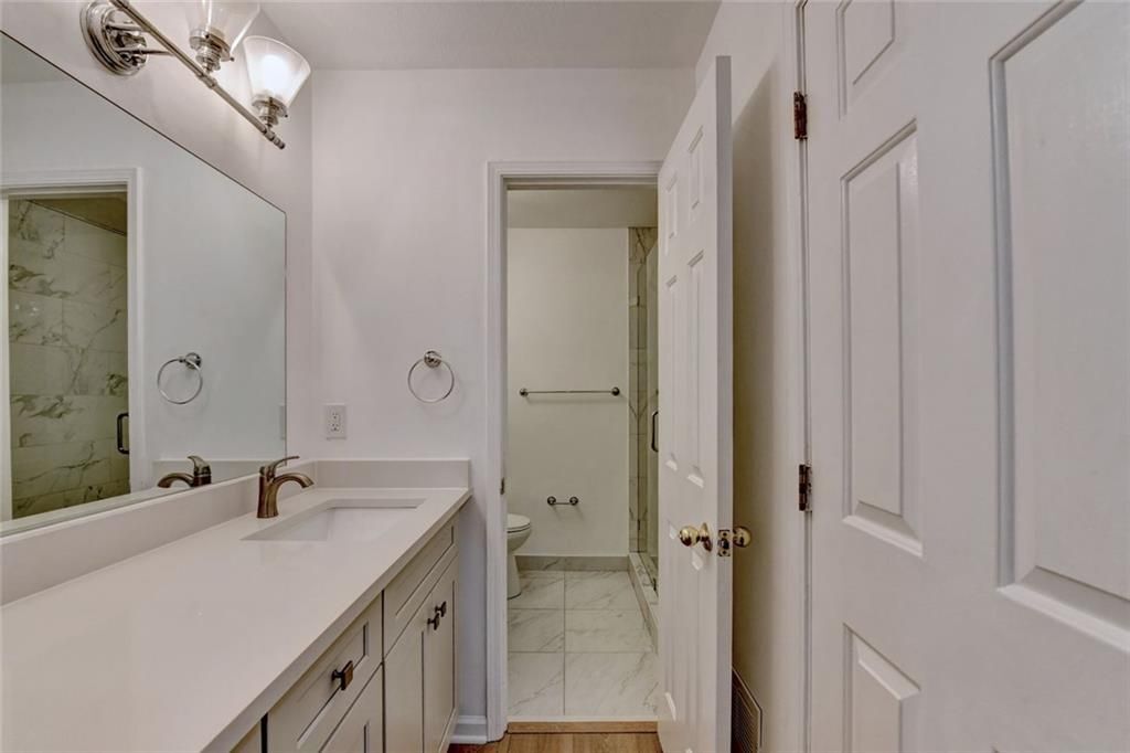 Building Photo - 4101 Pine Heights Dr NE