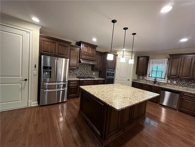 Building Photo - 510 Lake Medlock Dr