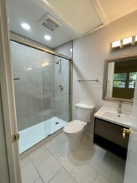 Building Photo - Beautiful Unit in Gated Community!