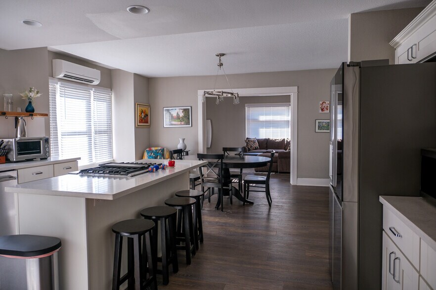 Building Photo - 5530 N Haight Ave