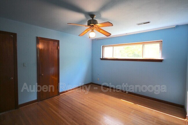 Building Photo - 1501 Akins Dr