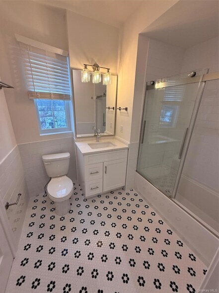 Building Photo - 122 Greenwich Ave