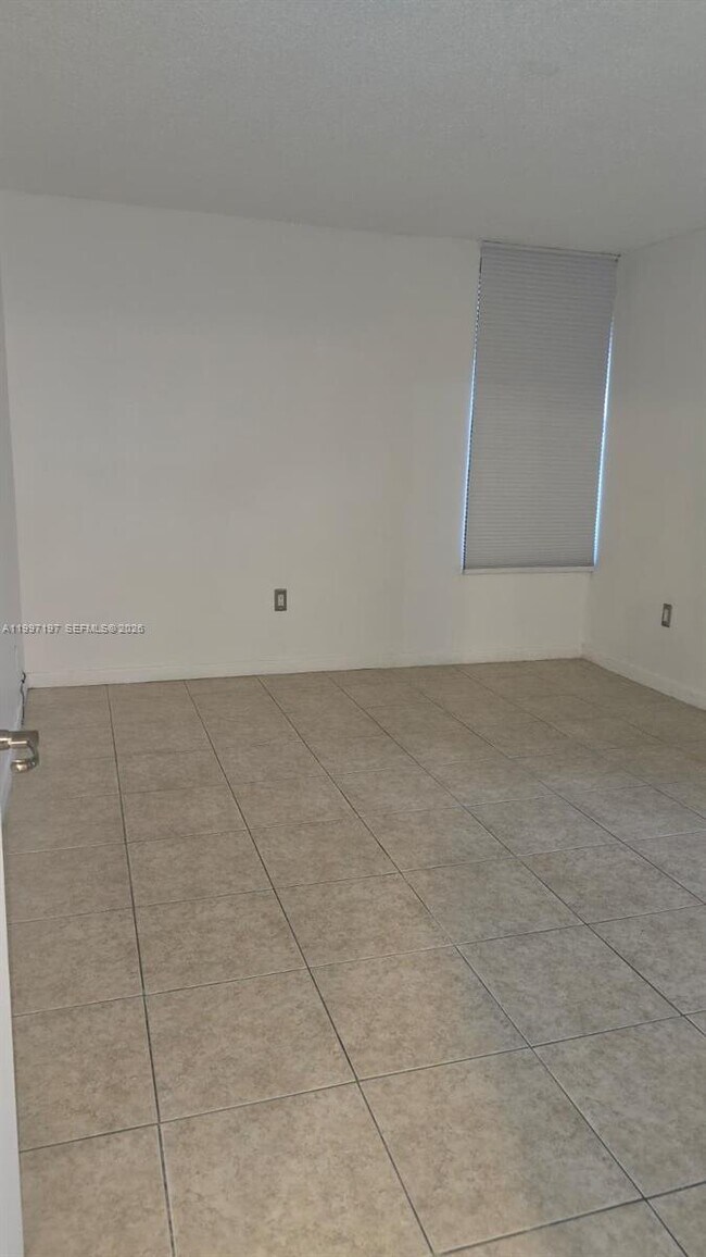 Building Photo - 702 NW 87th Ave