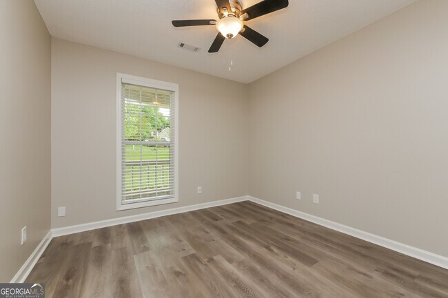 Building Photo - 505 Rosehill Dr