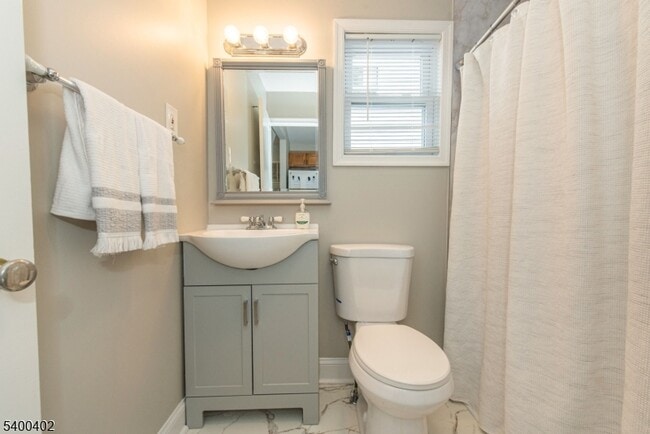 Building Photo - 59 Iroquois Ave