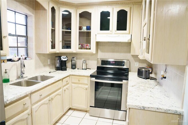 Building Photo - 19 Barnes St