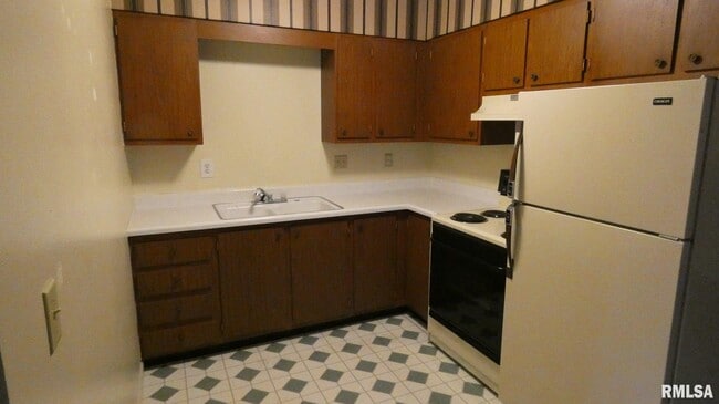 Building Photo - 1513 Sara Ln