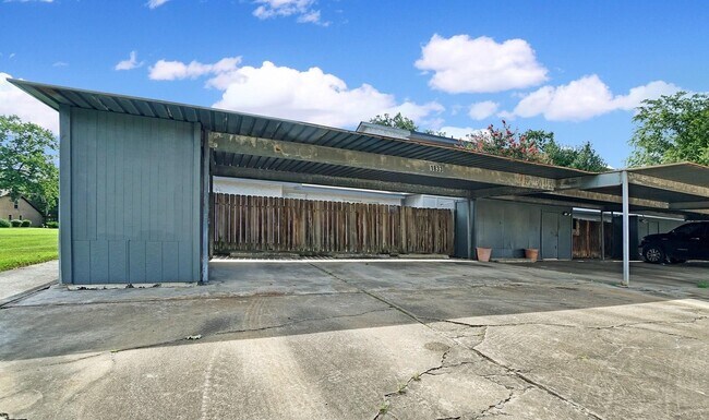 Building Photo - 1833 Country Village Blvd