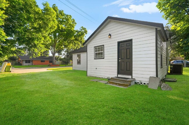 Building Photo - Historic Home in Central Pearland