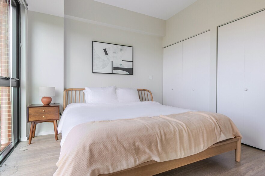 Building Photo - 211 W Scott St