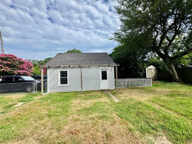 Building Photo - 9251 Atwood Ave