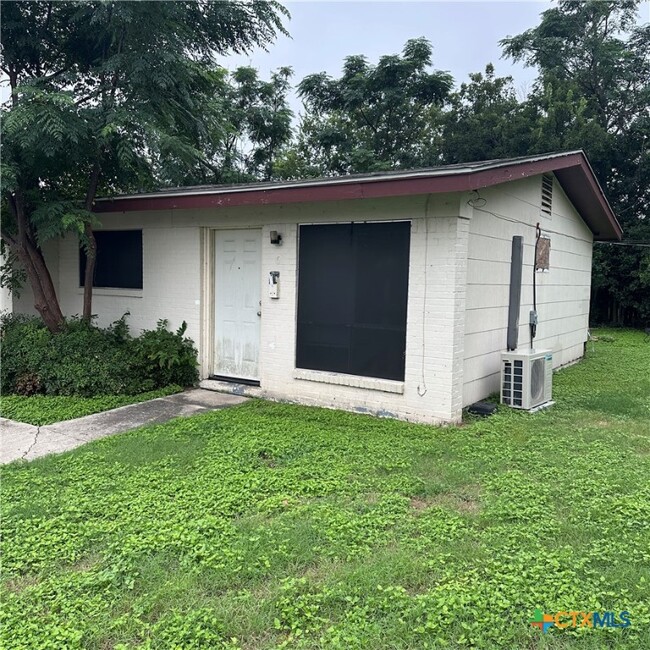 Primary Photo - 1231 N LBJ Dr