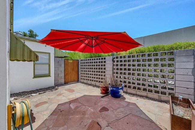 Building Photo - Charming home located in a highly convenient central Phoenix area