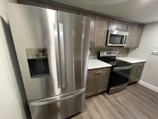 Building Photo - Modern 2 Bedroom Condo