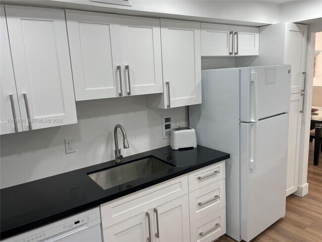 Building Photo - 3801 S Ocean Blvd