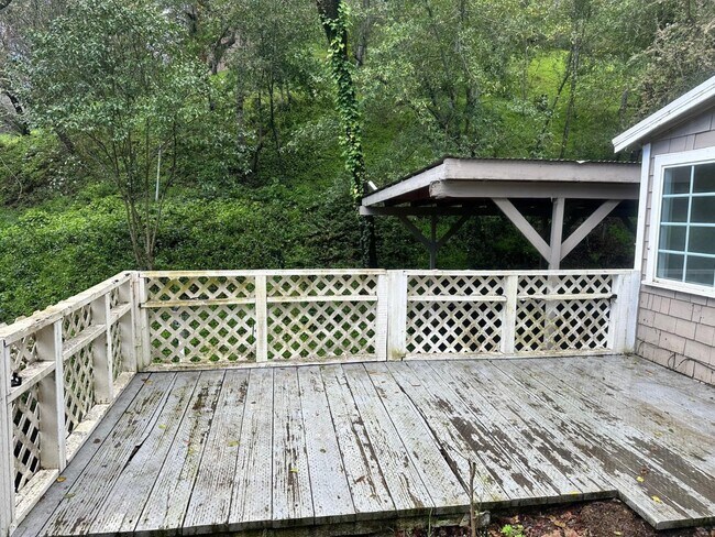 Building Photo - 16220 Greenwood Rd