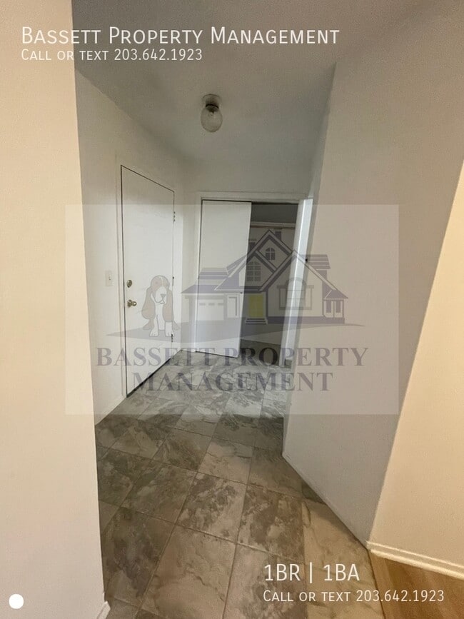 Building Photo - 30 Stoneycrest Dr