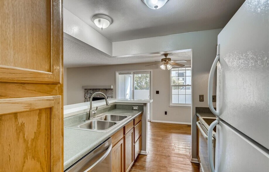 Building Photo - 5565 W 76th Ave