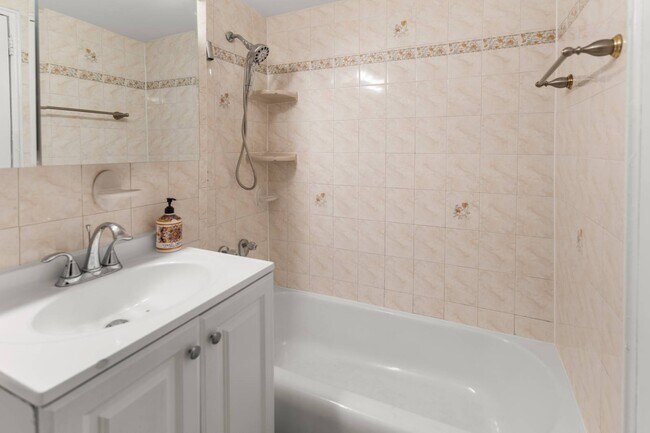 Building Photo - 61-15 98th St