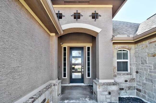 Building Photo - 136 Gruene Haven