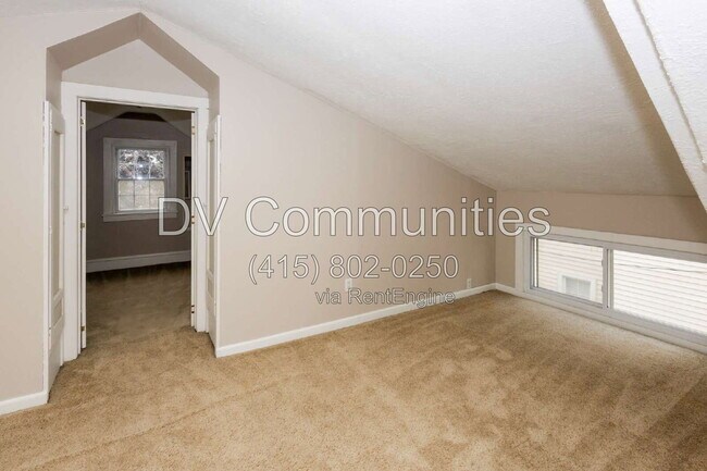 Building Photo - 9110 Rosewood Ave