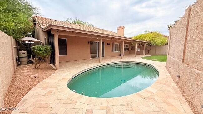 Building Photo - 9140 E Siesta Ln