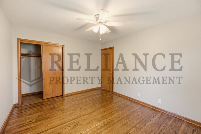 Building Photo - 841 N Country Acres Ave
