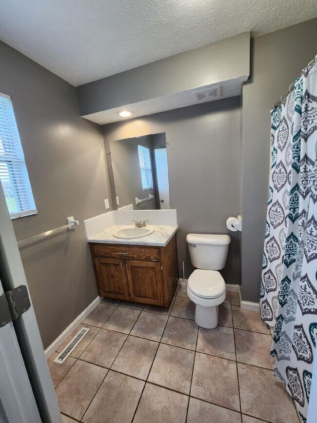 Building Photo - 717/719 McLean Court