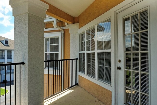 Building Photo - Spacious 2 bed 2 bath condo, split floorplan on the 3rd floor! Gated community at Mosaic at Millenia