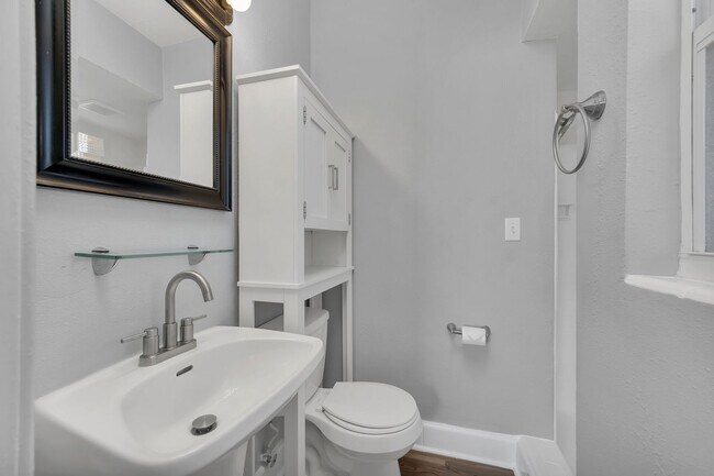Building Photo - Michigan Ave Duplex