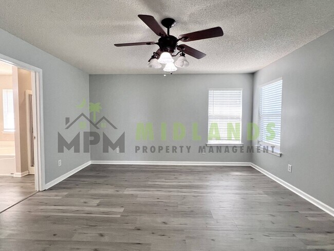 Building Photo - 523 Whitewater Dr