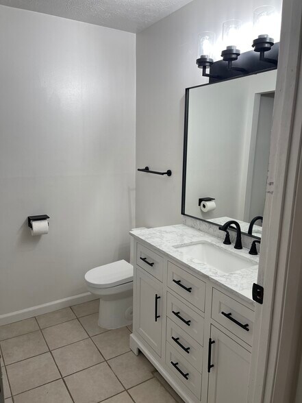 Building Photo - 7214 Creekview Dr