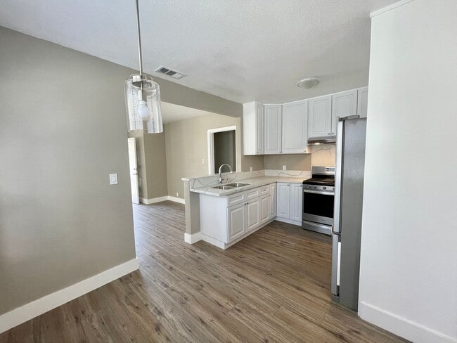 Building Photo - 1762 Gardenia Ave