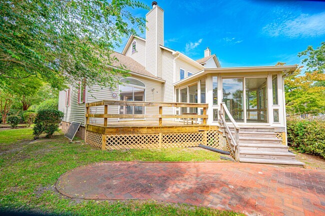Building Photo - 6118 Gondolier Dr