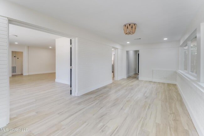 Building Photo - 175 St Charles Ave