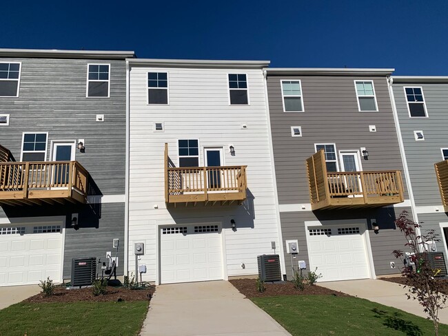 Building Photo - New Townhome In Amazing Apex Location, 3 B...