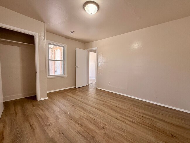 Building Photo - 141 W Elmer St