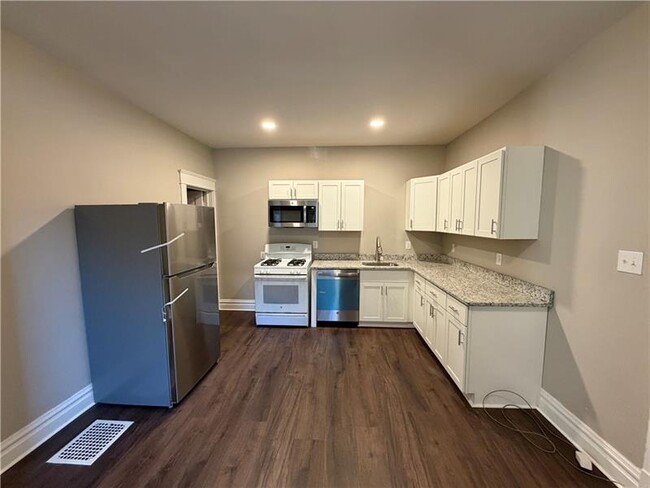 Building Photo - 139 Park Ave