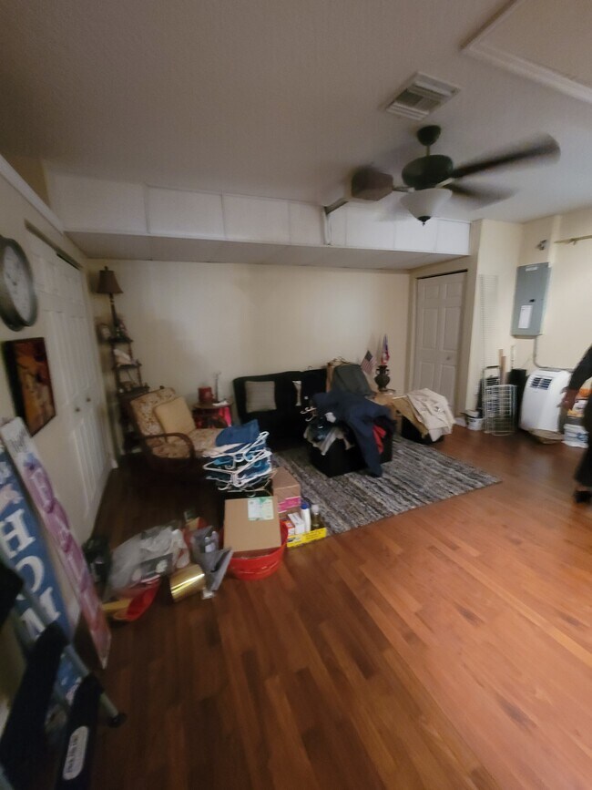 Building Photo - 8430 Madrid Rd