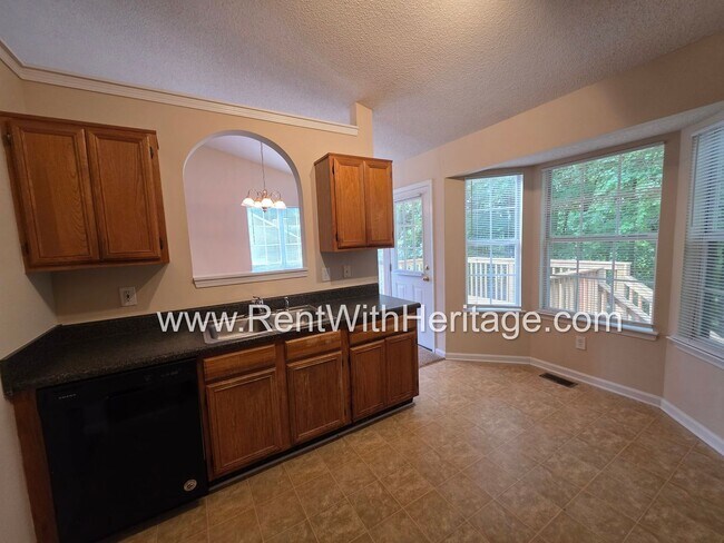 Building Photo - 6322 Hillview Ln