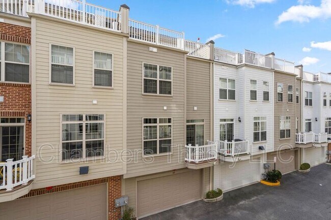 Building Photo - 415 N Upton Ct