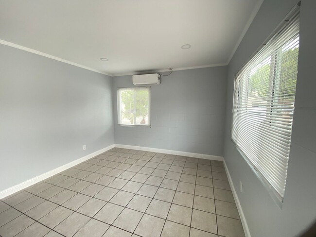 Building Photo - Remodeled 1 bed, 1 bath Condo in Central S...