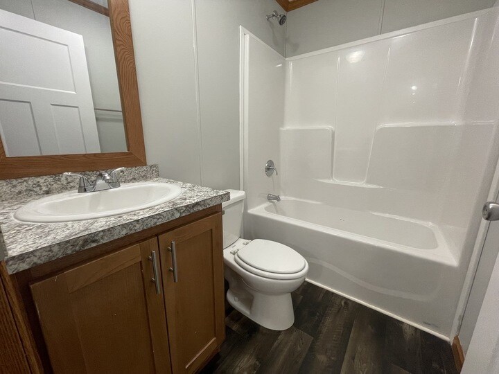 Building Photo - 38031 Leverette Ave