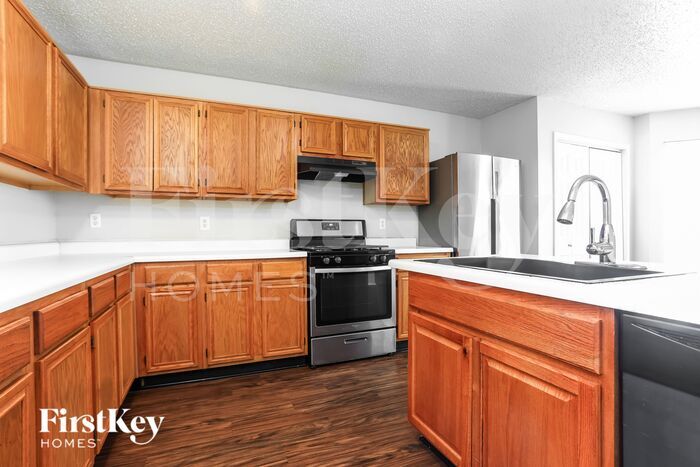 Building Photo - 5704 Creekhollow Dr