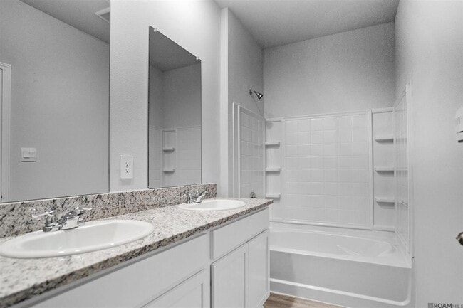 Building Photo - 1009 Renova Dr