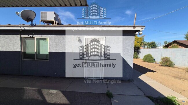 Building Photo - 3006 E Granada Rd