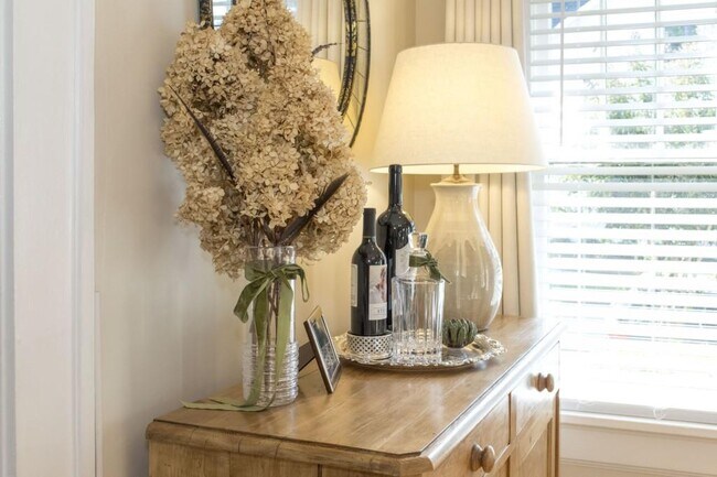 Building Photo - 801 Durant Pl NE