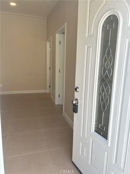 Building Photo - 628 W 59th Pl