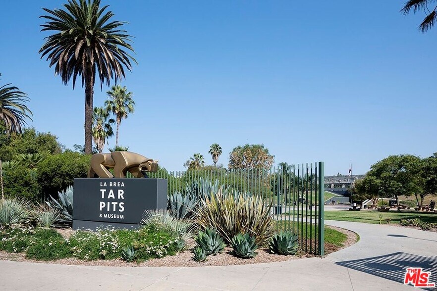 Building Photo - 1025 S Sherbourne Dr